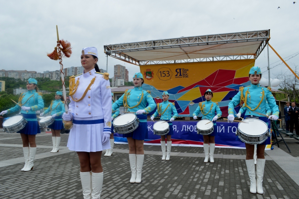 Конкурсы приморского края. Празднование день рыбка большой камень Приморский край.