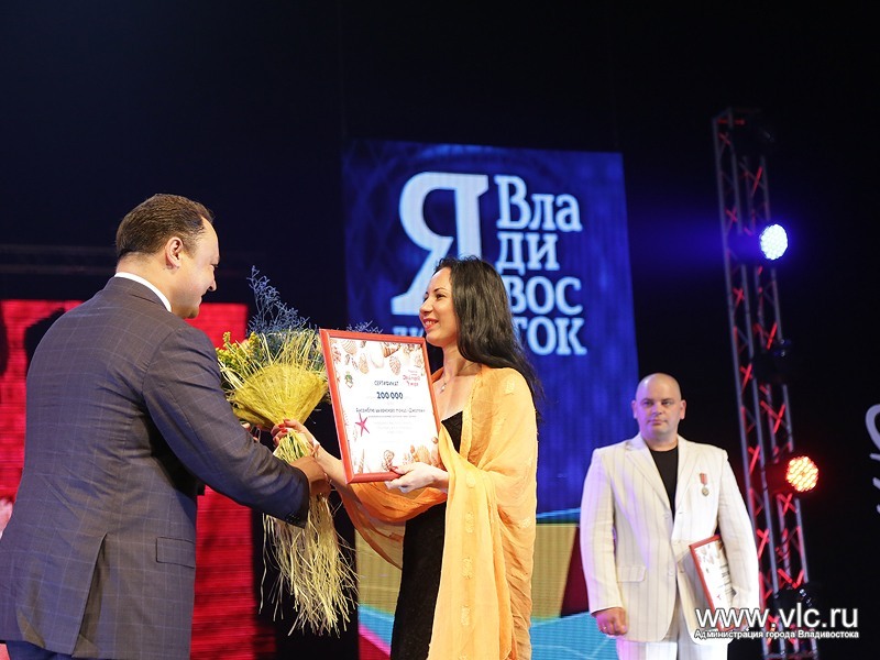 Победителям конкурса "Мой город у моря" во Владивостоке вручили по 200 тысяч рублей, Фото с места события из других источников