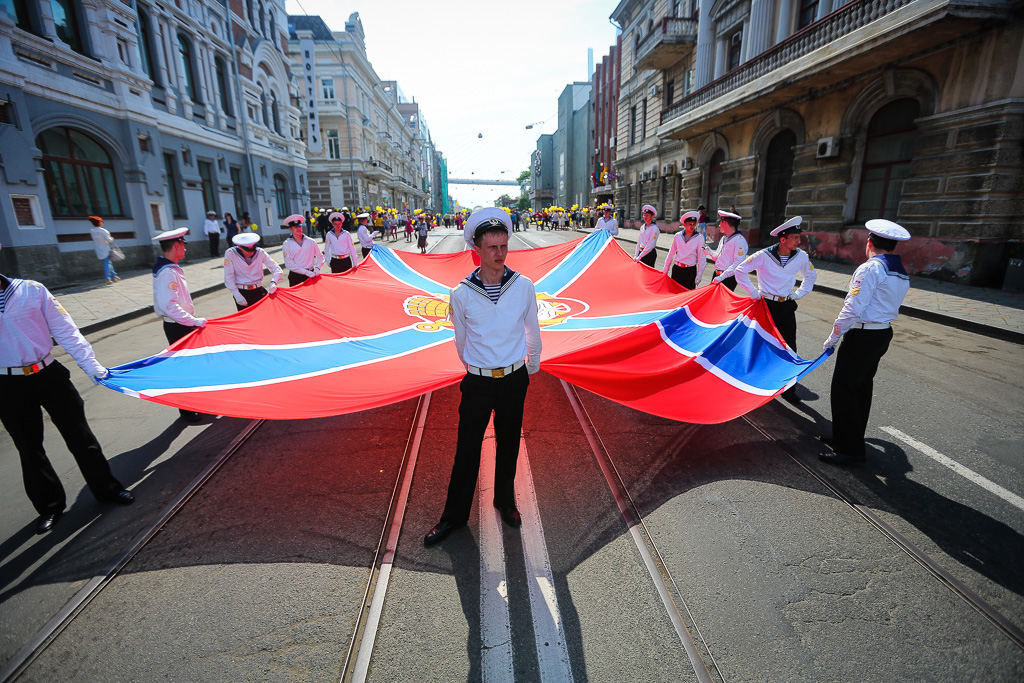 Курсанты с флагом, Фото с места события собственное