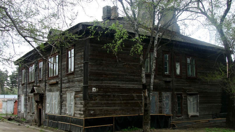 Вторых барак. Барак Хабаровский край. Хабаровск ул Воровского Барак. Хабаровск Ветхий дом. Деревянный Барак.