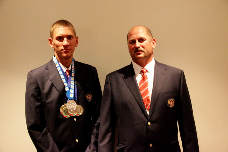 Виталий Оботин и его тренер Дмитрий Перепелица, Фото с места события из других источников