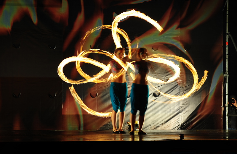 Сегодня, 14 сентября, в 21.00 они продолжат свое огненное шоу, Фото с места события собственное