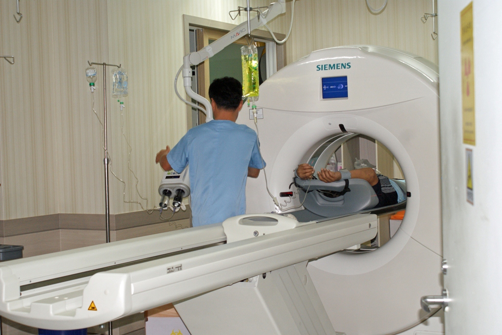 Обследование поставлено на поток, Фото с места события собственное