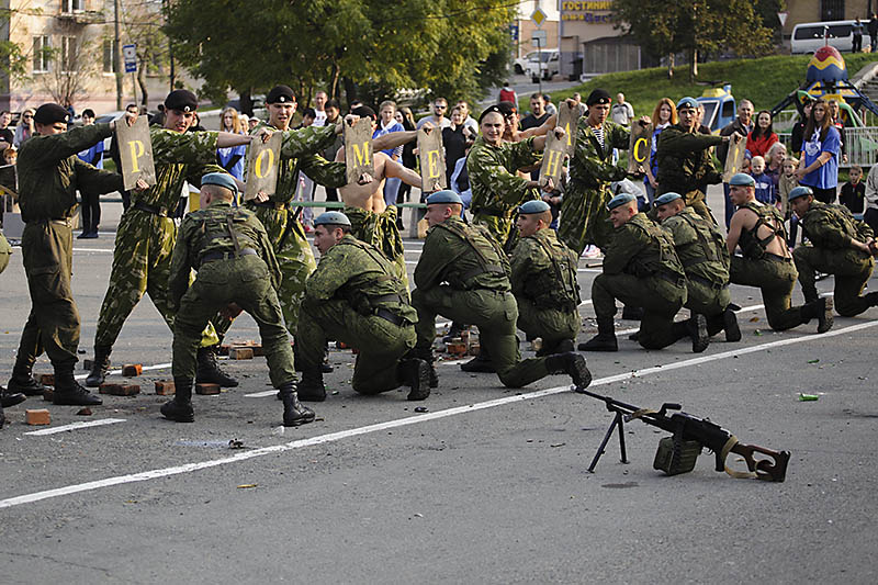 Военная подготовка, Фото с места события из других источников