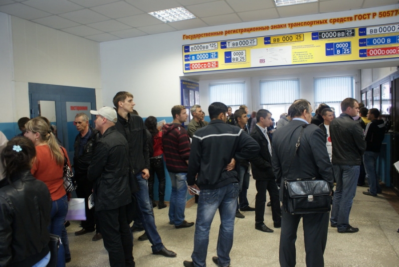 Ажиотаж с постановкой на учет во Владивостоке, Фото с места события собственное