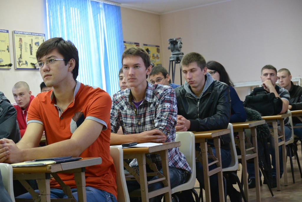 Участники встретились со студентами ВГУЭС, Фото с места события собственное
