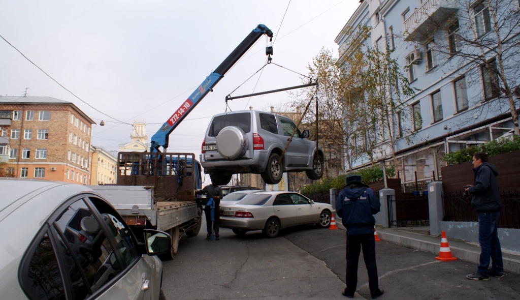 Авто с заклеенным номером, Фото с места события собственное