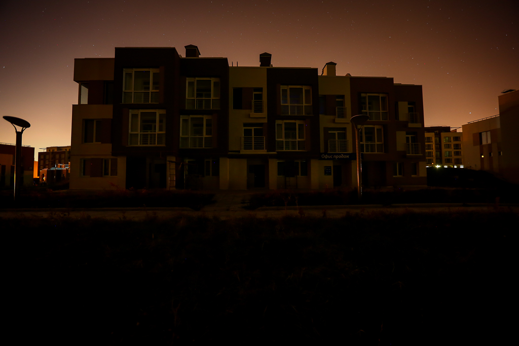 Скидки на квартиры не смогли "оживить" элитный микрорайон , Фото с места события собственное