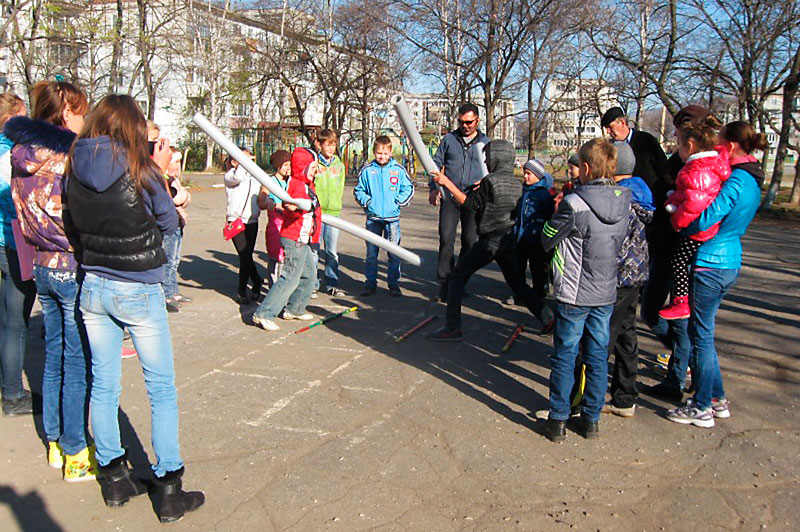 Для детей провели интересные игры, Фото с места события из других источников