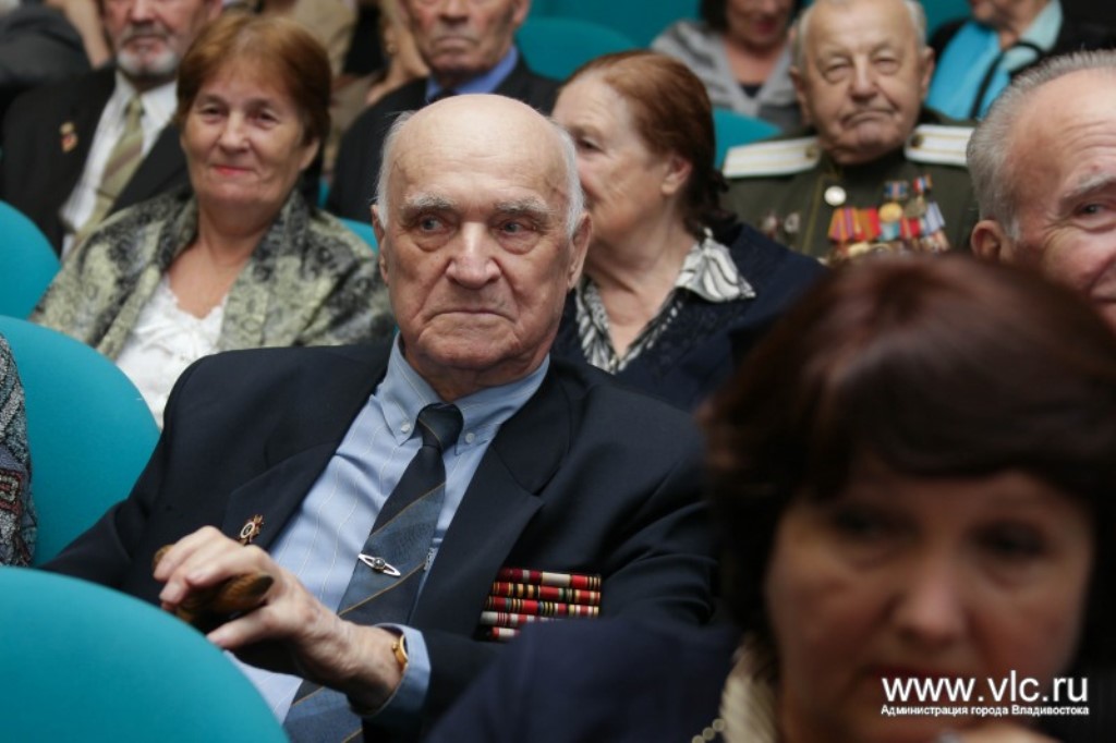 Ветераны одобрили предложения мэра по празднованию юбилея победы, Фото с места события из других источников