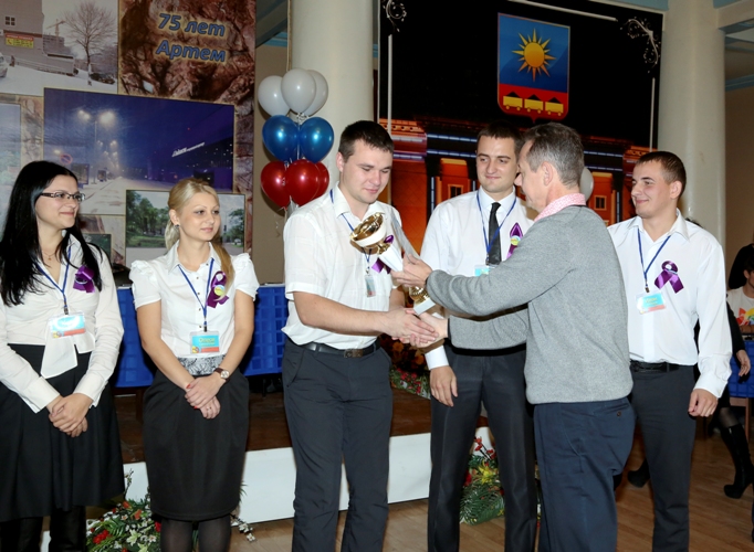 Награждение, Фото с места события из других источников