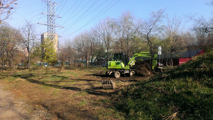 Для планировки участка без какого-либо разрешения предприниматели загнали технику , Фото с места события собственное