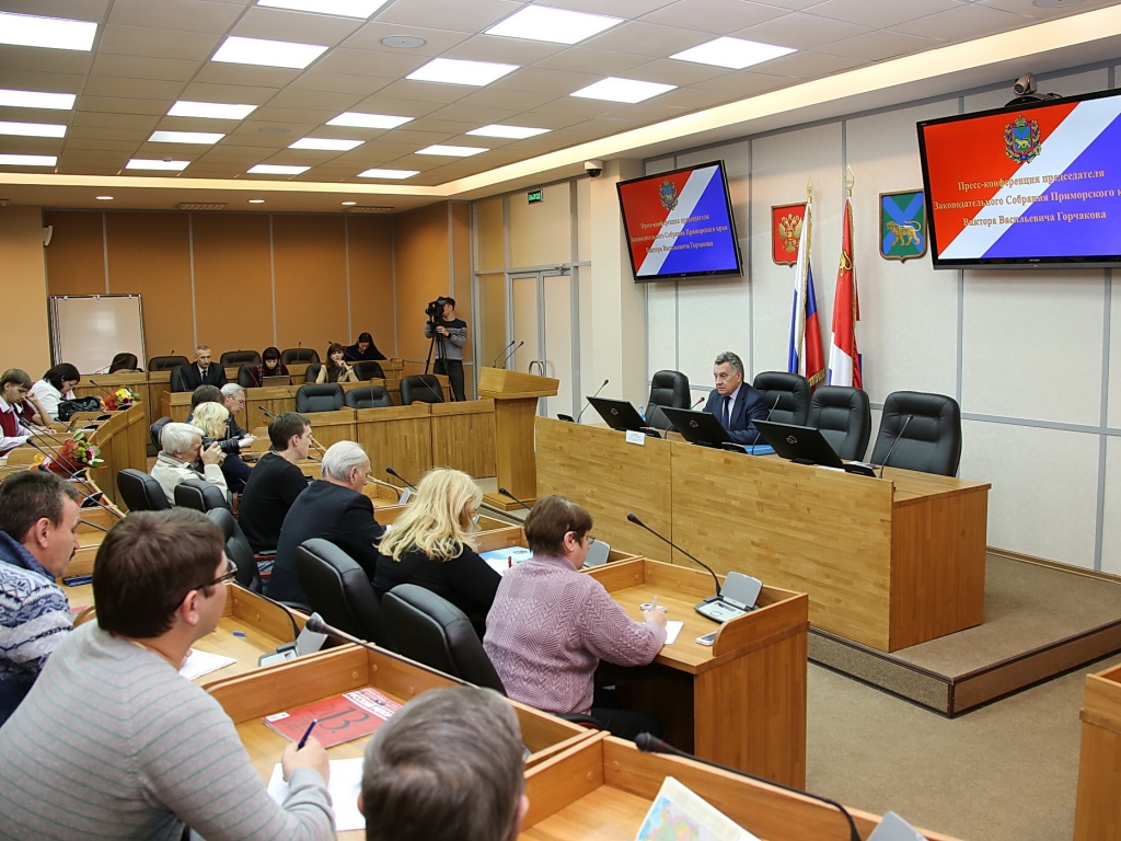 Председатель ЗС ПК Виктор Горчаков провел традиционную пресс-конференцию для журналистов, Фото с места события из других источников