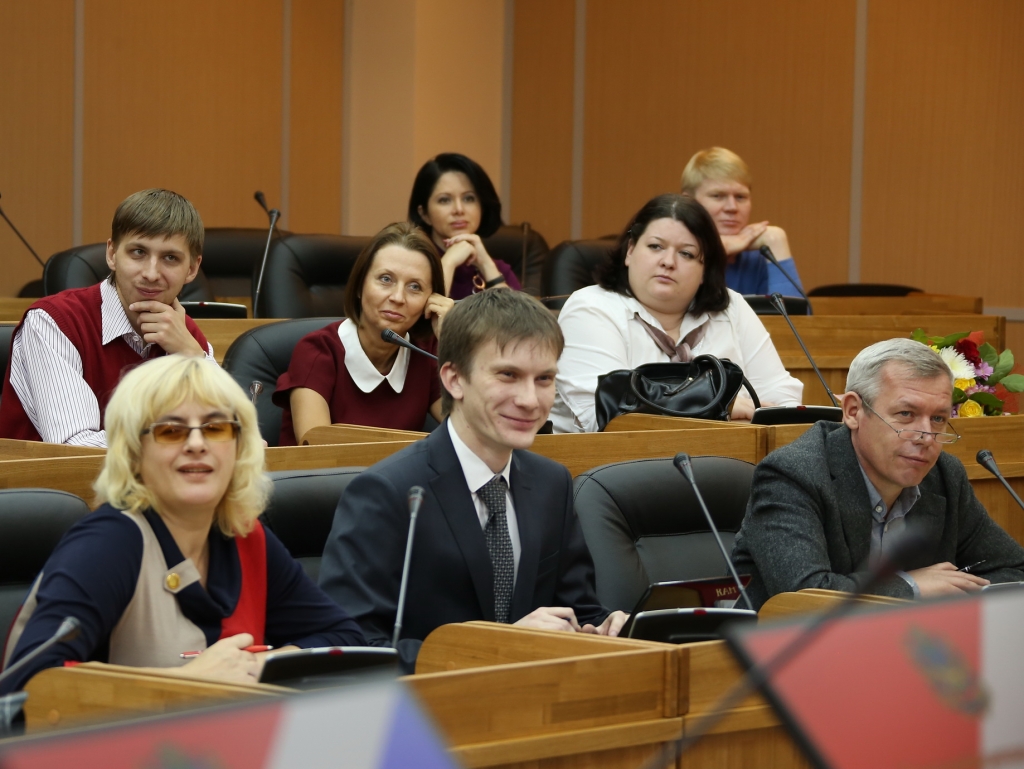 Председатель ЗС ПК Виктор Горчаков провел традиционную пресс-конференцию, Фото с места события из других источников
