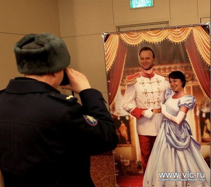 Развлечение для военнослужащих, Фото с места события из других источников