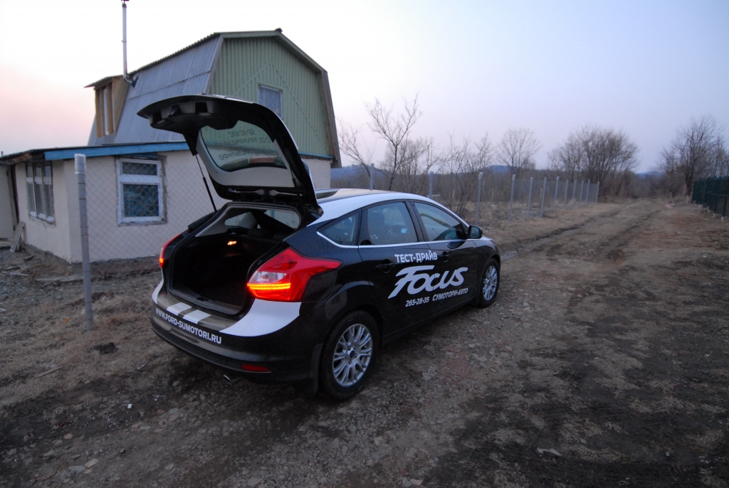 Ford Focus приехал на дачу, Фото с места события собственное