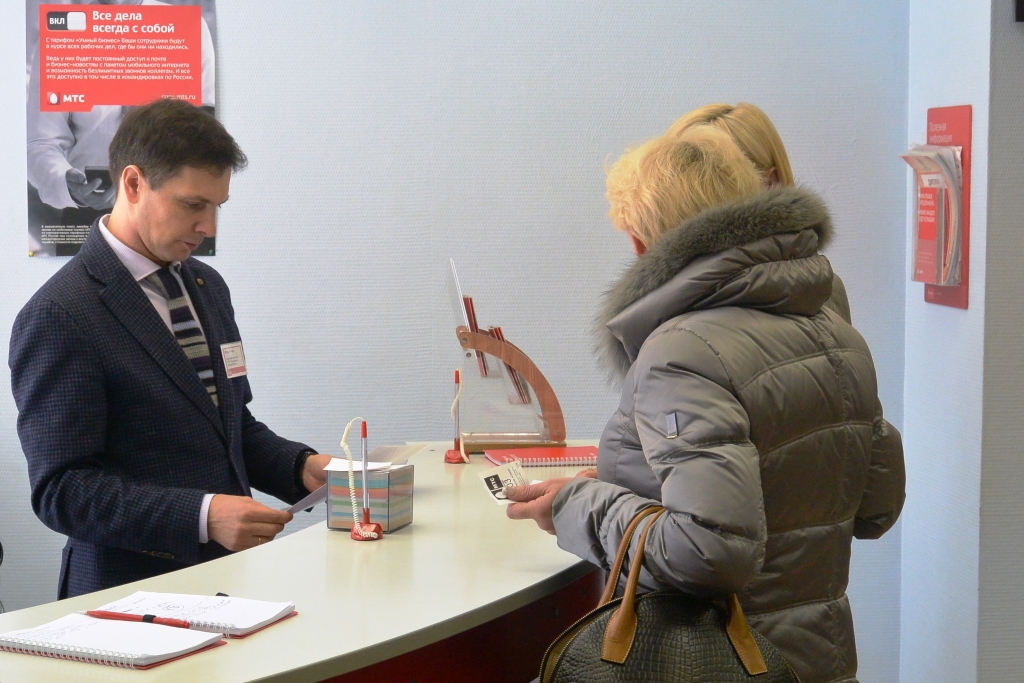 Топ-менеджмент одного из крупнейших в России операторов связи встал за стойку, Фото с места события собственное