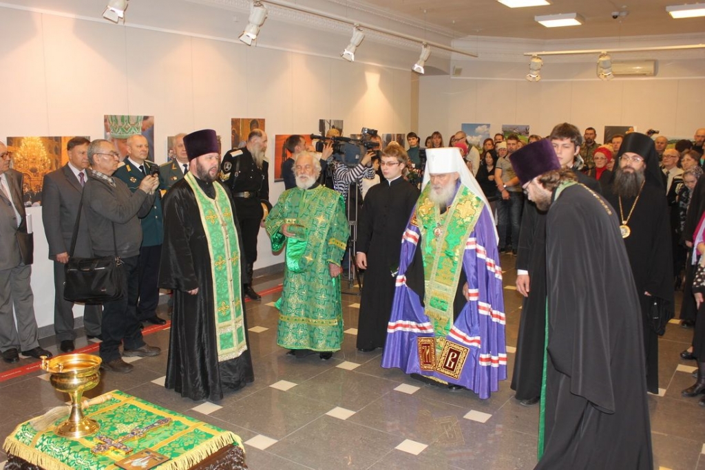 Молебен, Фото с места события из других источников