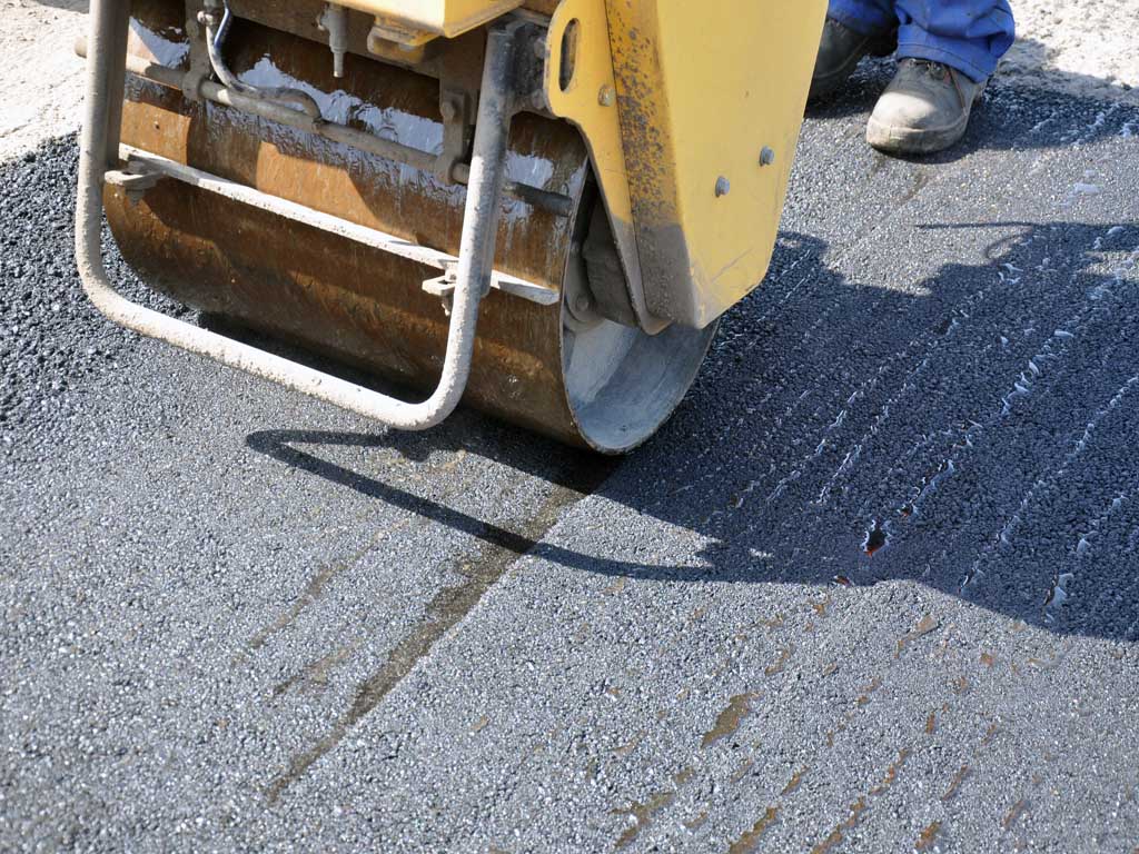 На ямы работает асфальтобетонный завод Иркутска, Фото с места события собственное