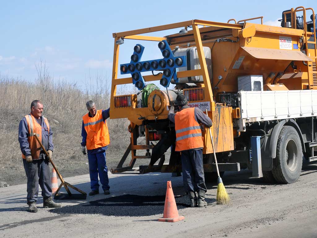 На ямы работает асфальтобетонный завод Иркутска, Фото с места события собственное