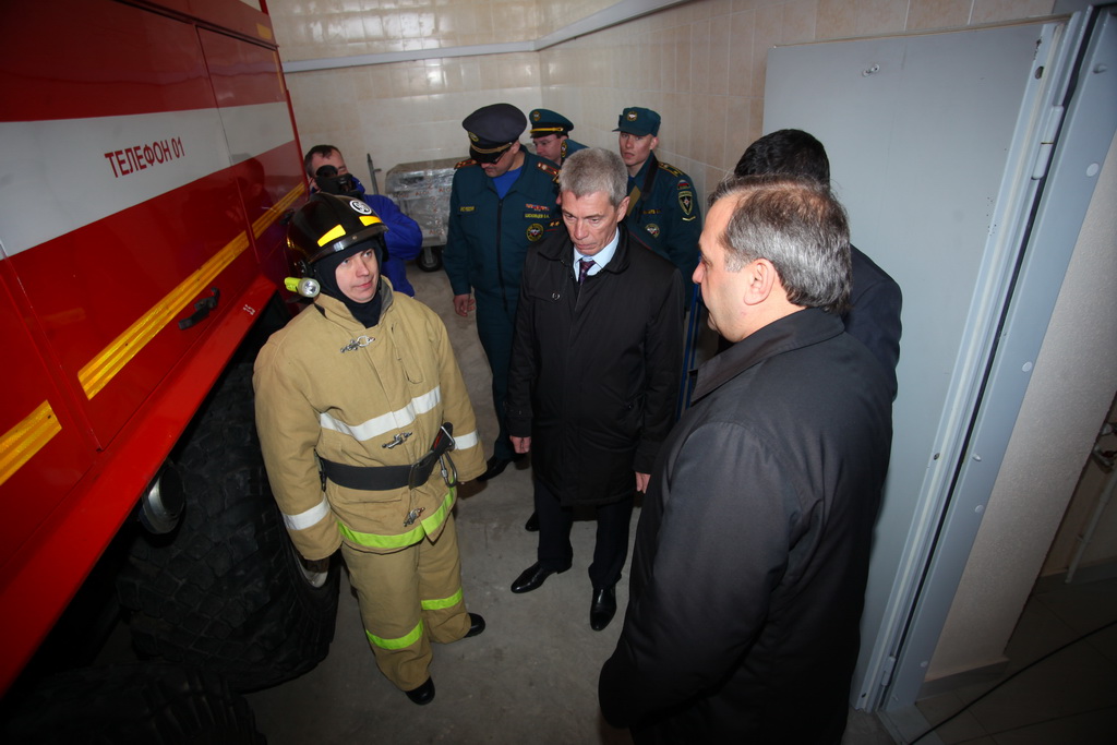 Проверка готовности сил и средств МЧС, Фото с места события собственное