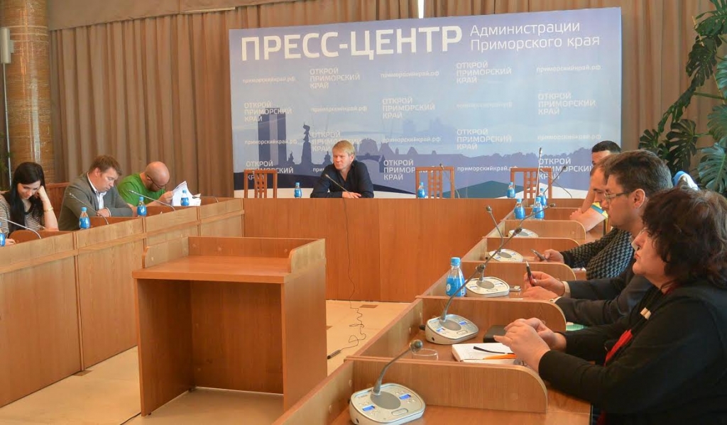 Совещание, Фото с места события из других источников