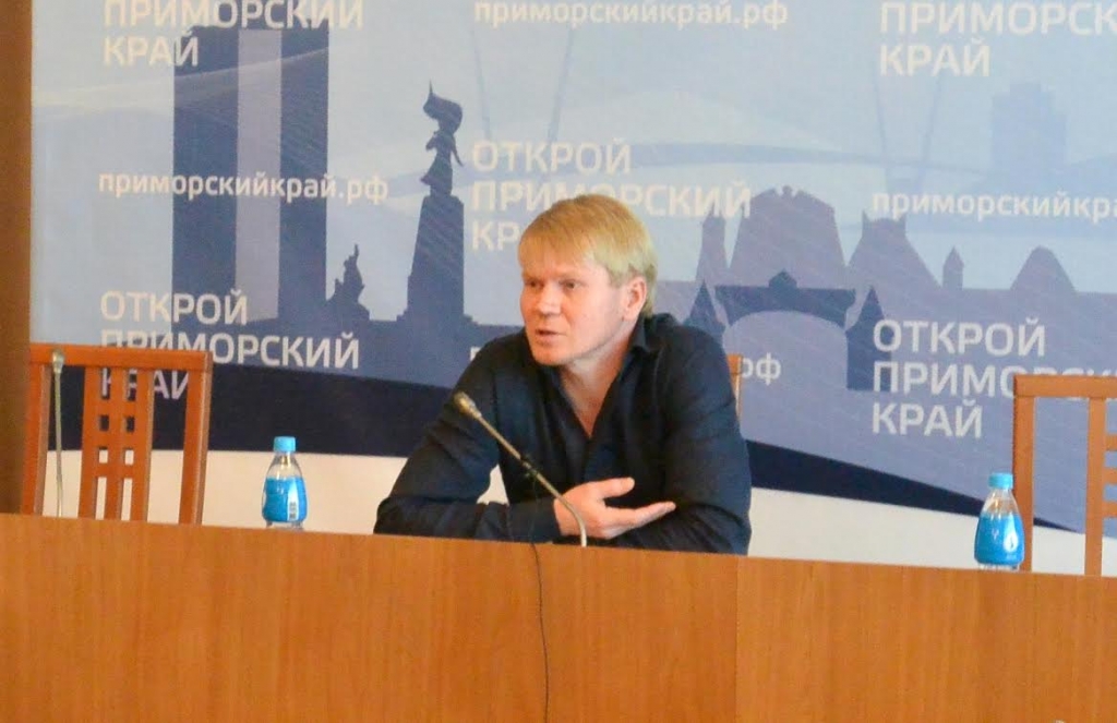 Председатель приморского отделения Союза журналистов России Виктор Суханов, Фото с места события из других источников