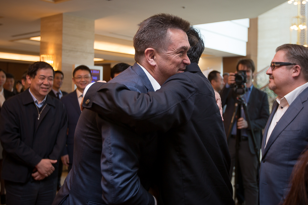 Губернатор Владимир Миклушевский поприветствовал вице-премьера, Фото с места события собственное