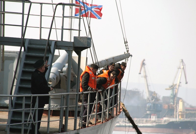 Корабль-музей "Красный вымпел" отремонтируют, Фото с места события из других источников