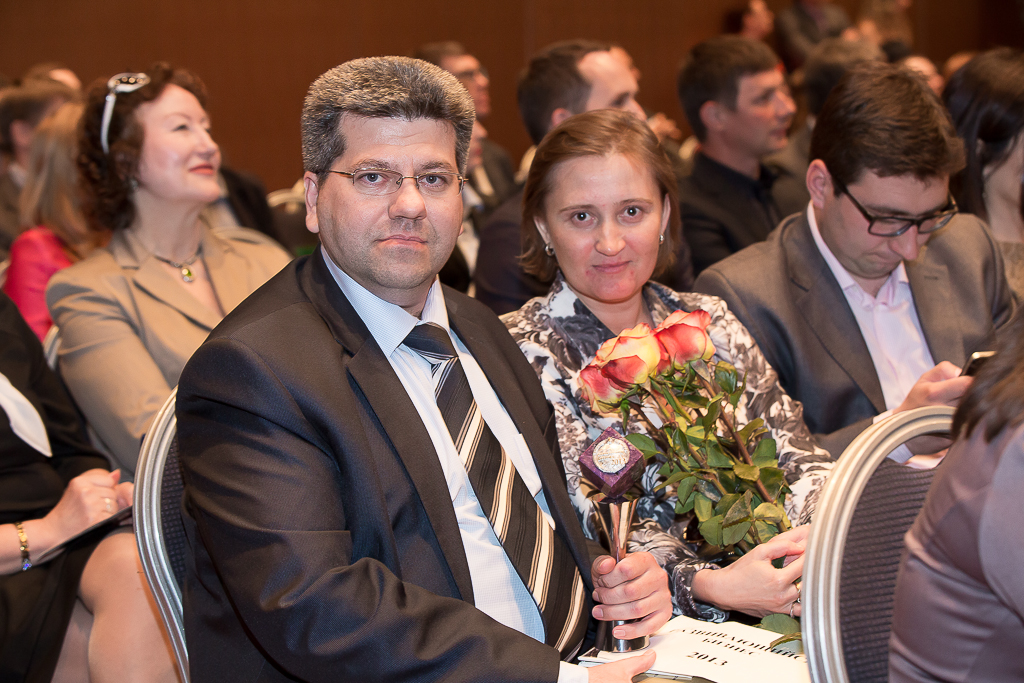 "Бизнес-Премия Приморского края-2013". Сергей Берлинский с чароитовым кубком победителя , Фото с места события собственное