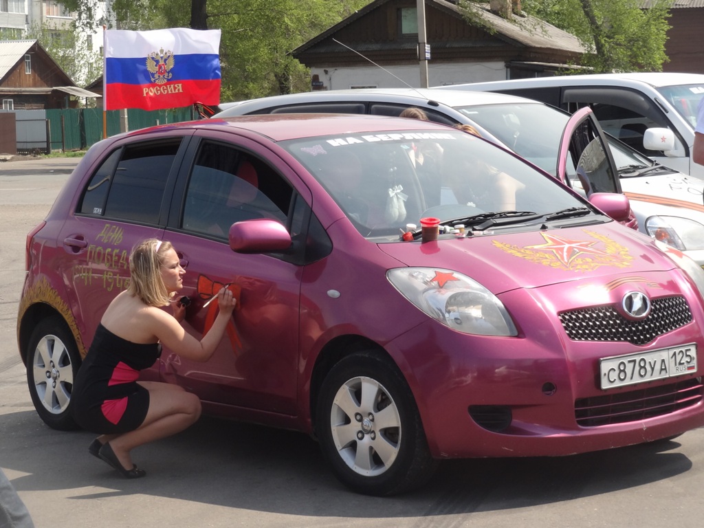 Разукрасить свои авто стритрейсеры решили накануне 9 мая, Фото с места события собственное
