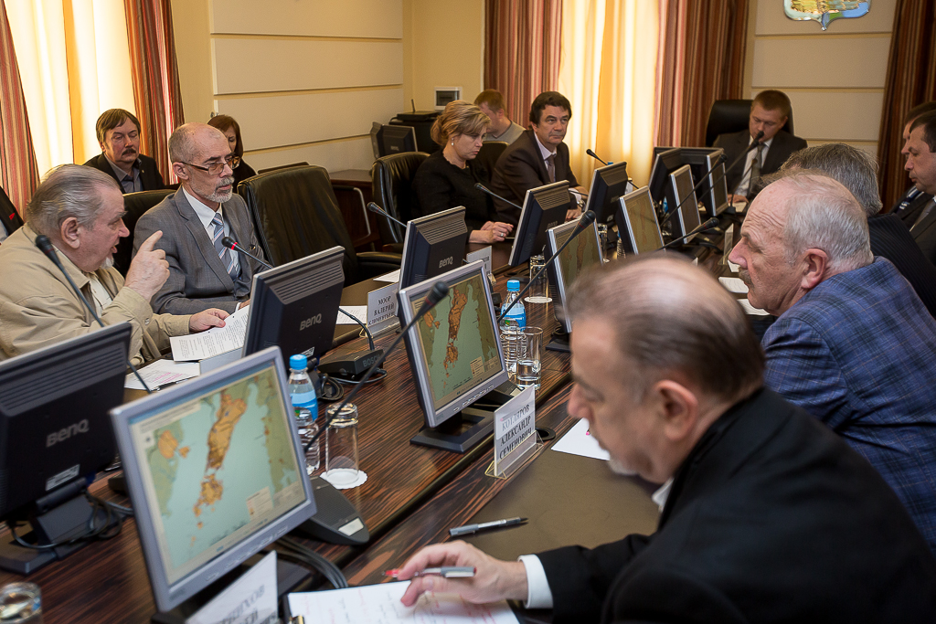 Круглый стол, Фото с места события собственное