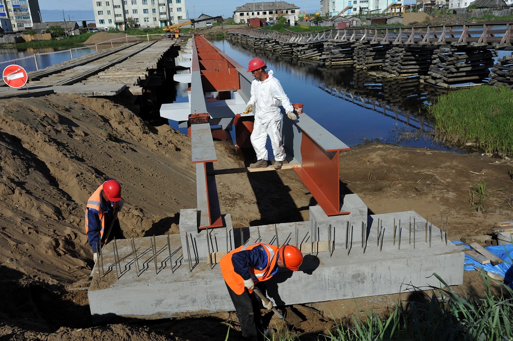 Мост на сахалин последние новости 2024. Мост через Сахалин. Бетонный пешеходный мост в Сахалине.