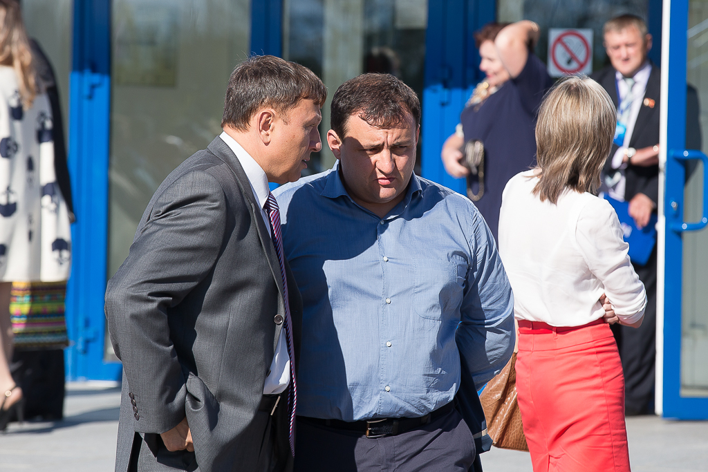 Вице-губернатор по внутренней политике Александр Ролик и "серый кардинал" Илья Митькин, Фото с места события собственное