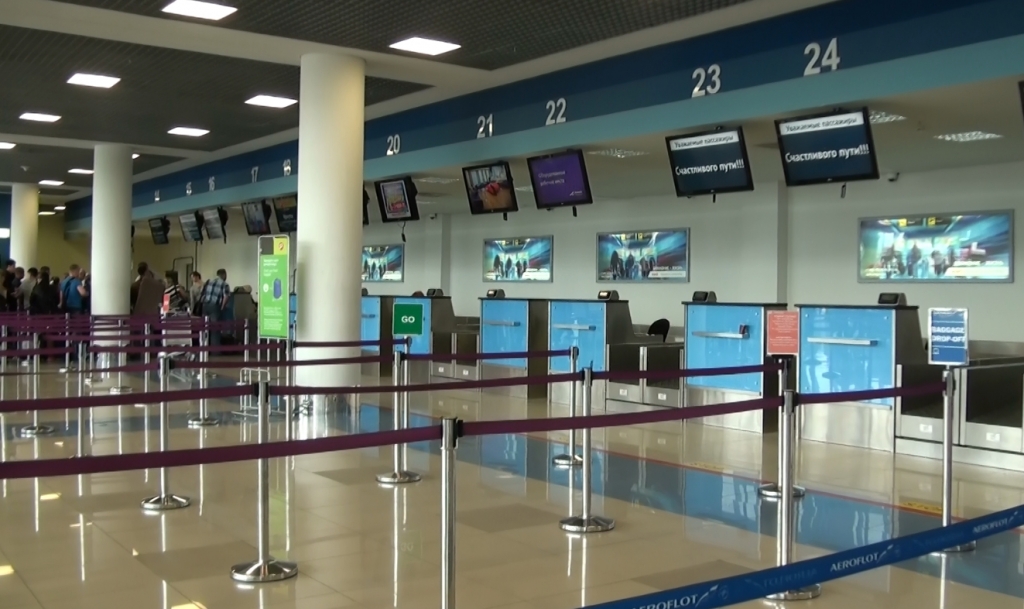 В новом терминале работают 27 стоек регистрации, Фото с места события собственное