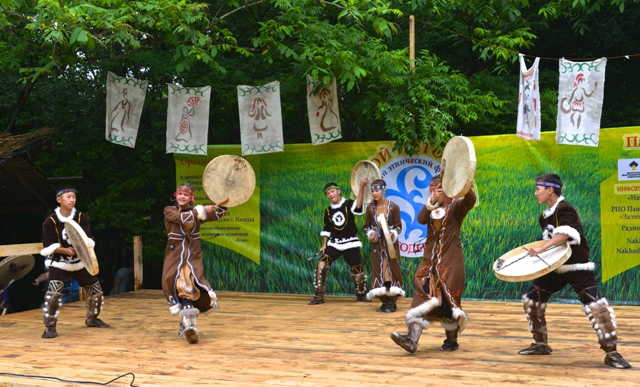 Национальный танец, Фото с места события из других источников