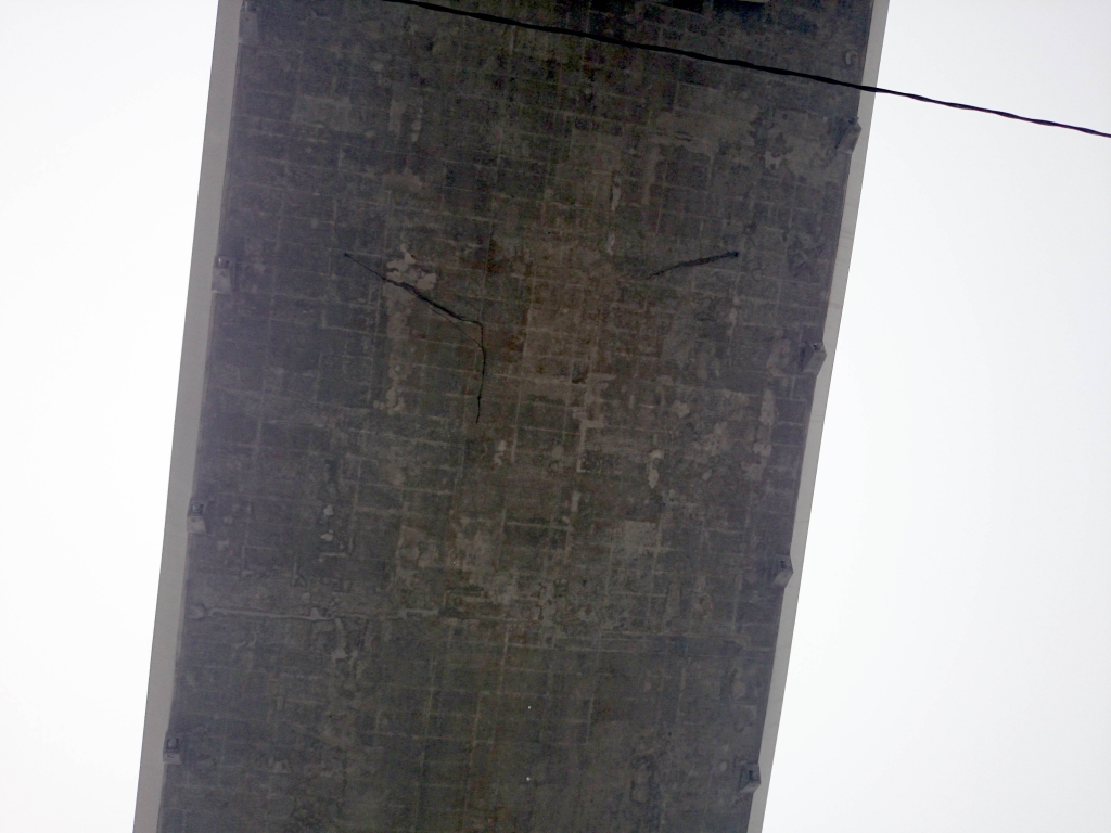 Трещина на блоке Золотого моста, Фото с места события собственное