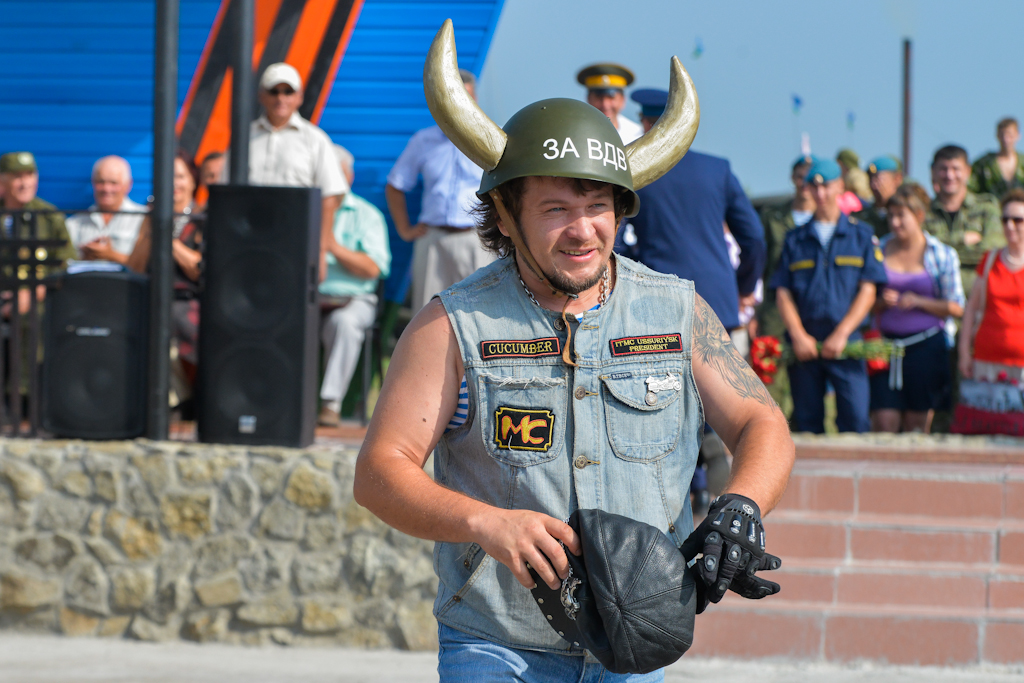 За ВДВ - гласит надпись на каске, Фото с места события собственное