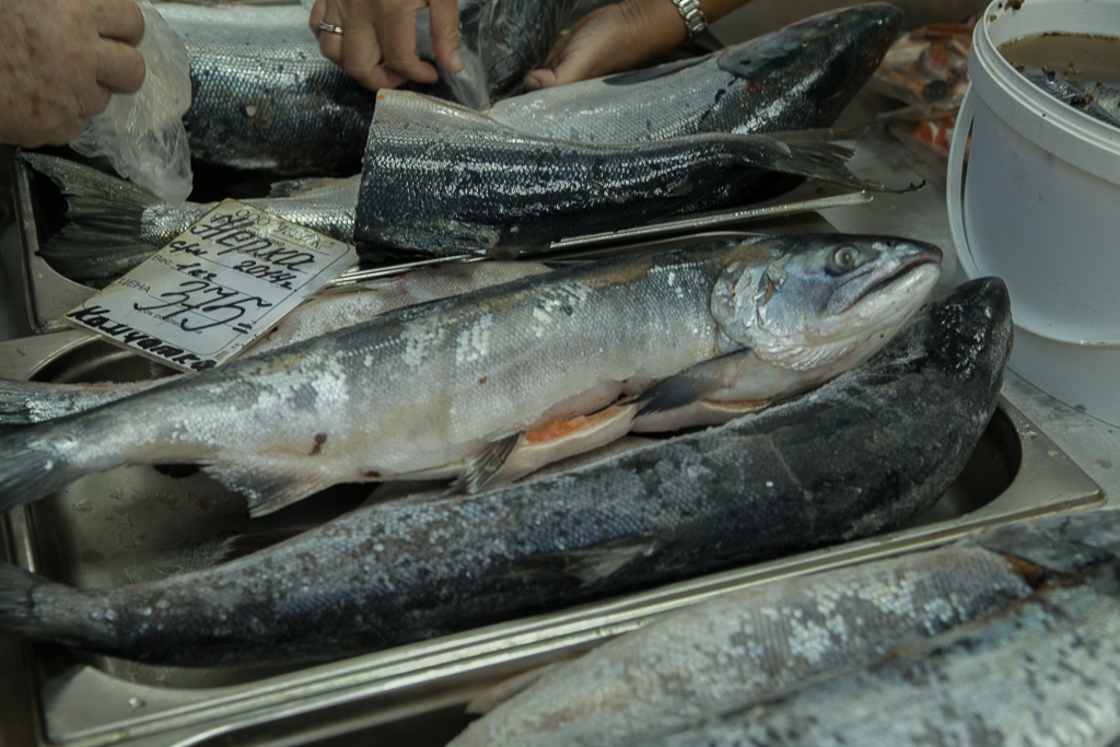 Помимо повышения цен у поставщиков и в рознице, важно, что на приморский рынок придет не так много рыбы, Фото с места события собственное