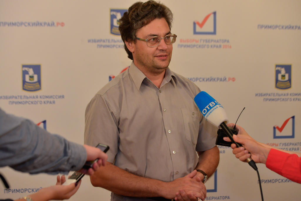 Политолог Виктор Бурлаков, Фото с места события собственное