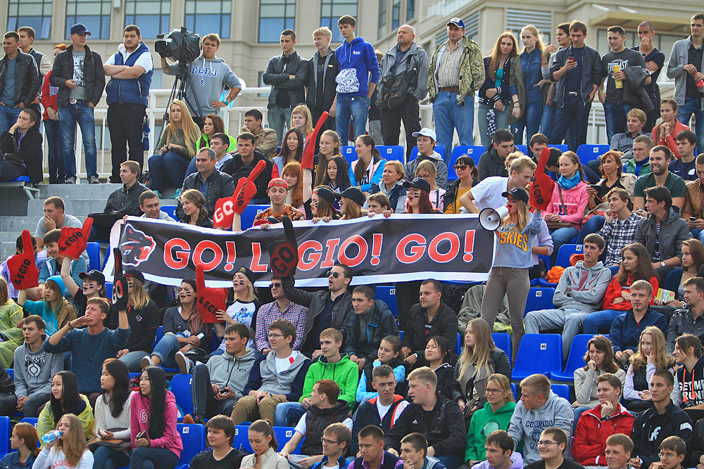 "Вперед! Вперед!Вперед!" - призывали футболистов болельщики, Фото с места события собственное