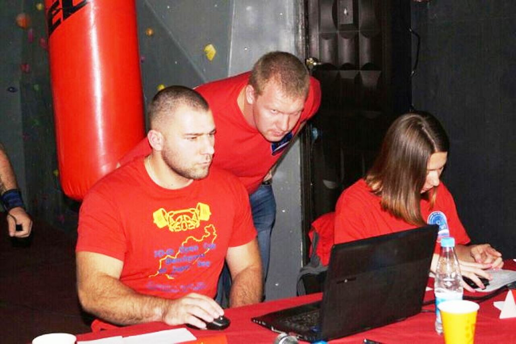 Кубок по жиму лежа в Артеме. Судейская коллегия, Фото с места события из других источников