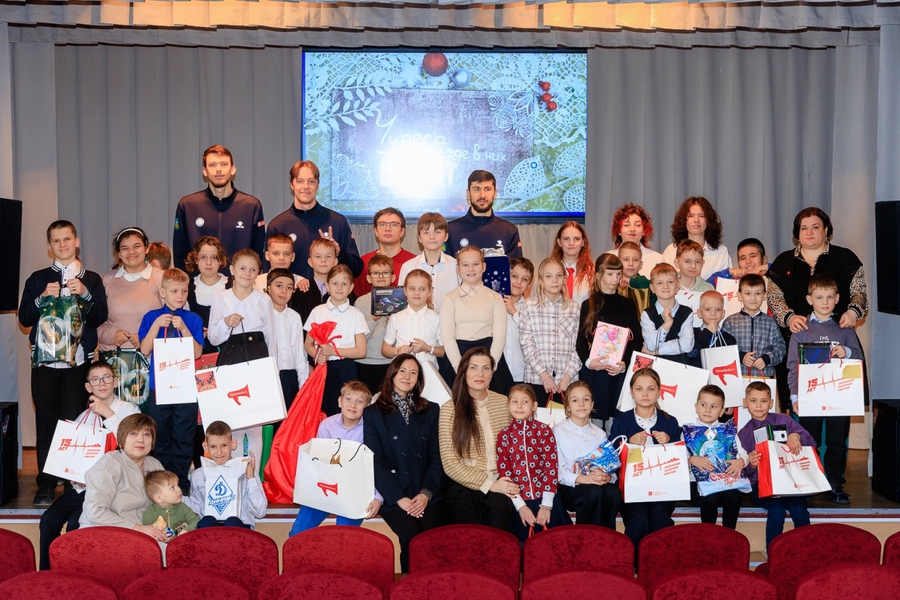 Благотворительная акция &quotЕлка желаний&quot Евгений Кулешов, ИА Prima Media