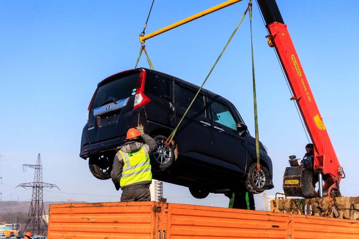 Эвакуация автомобиля, тематическое фото Евгений  Кулешов, ИА PrimaMedia.ru