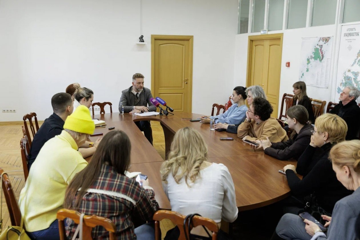 Пресс-конференция Виктора Шалая предоставлено пресс-службой Музея-заповедника истории Дальнего Востока имени В. К. Арсеньева
