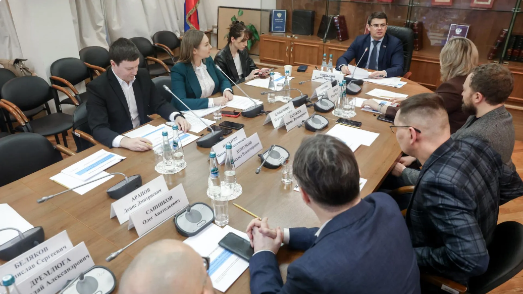 В Госдуме рассмотрели инициативу защитить СМИ от &quotюридического экстремизма&quot РИАМО (18+)