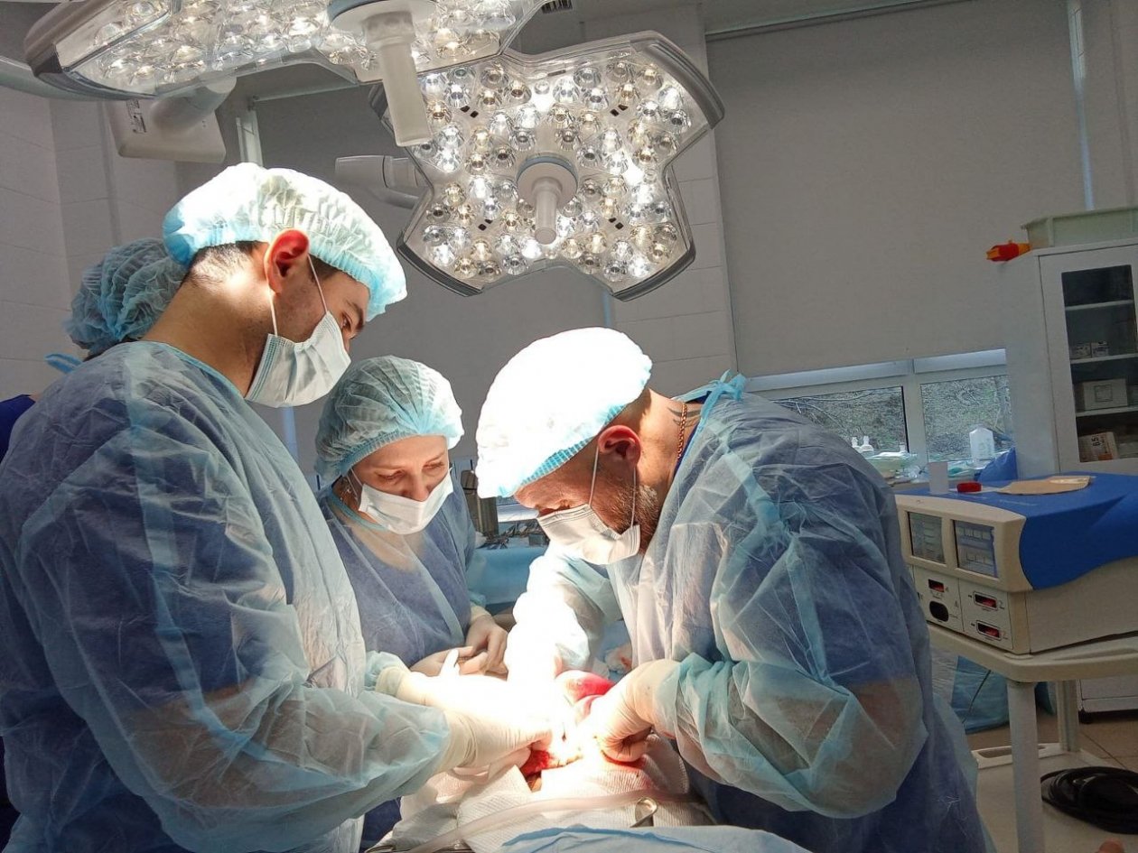 Гигантскую опухоль надпочечника удалили 18-летнему парню в Приморье - UssurMedia: Лента новостей, 20.02.2026