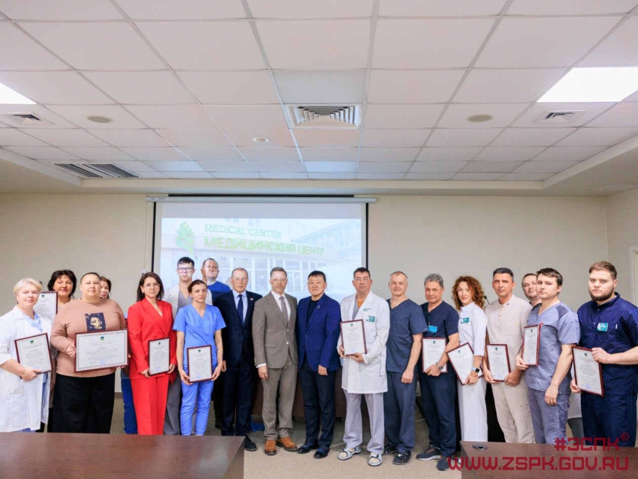 Антон Волошко наградил врачей Медцентра ДВФУ за работу в зоне СВО Законодательное собрание Приморского края