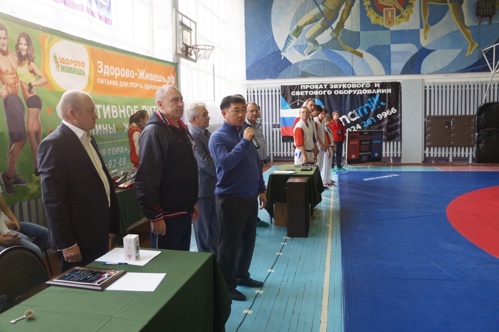 Выступление депутата Законодательного Собрания Приморского края Валерия Кан, Фото с места события собственное