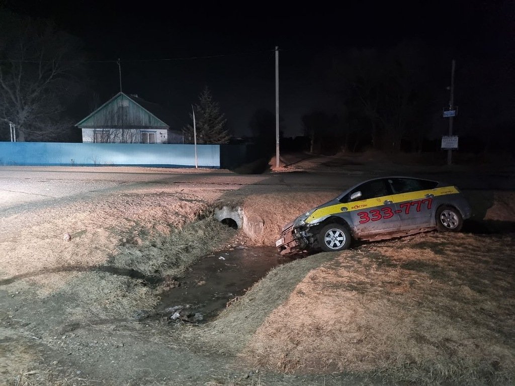Такси вылетело в канаву: ночное ДТП под Уссурийском - UssurMedia: Лента новостей, 20.03.2026